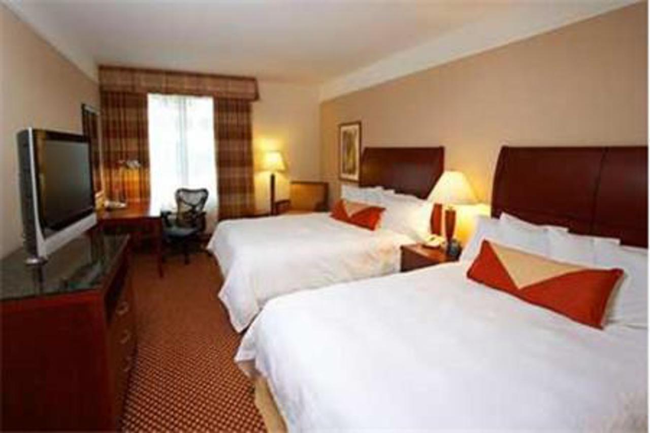 Hilton Garden Inn Clarksburg Room photo