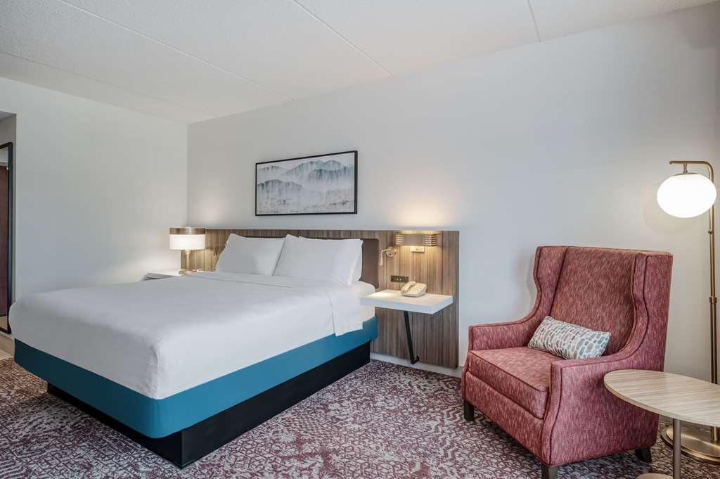 Hilton Garden Inn Clarksburg Room photo