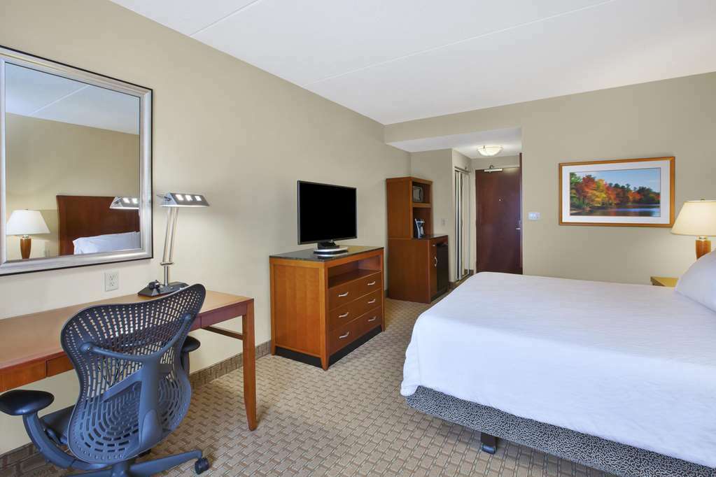 Hilton Garden Inn Clarksburg Room photo